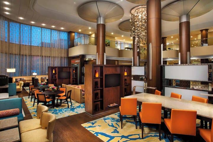 Lounge 31 of 47